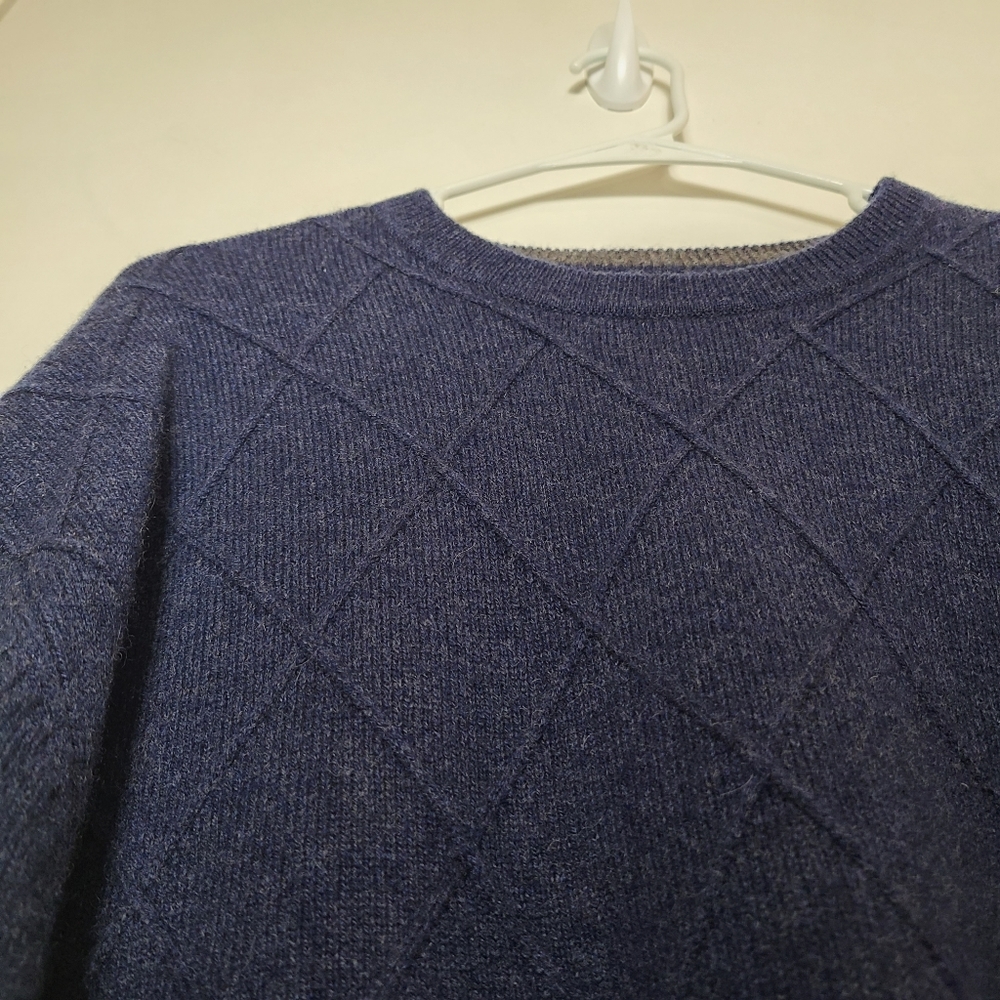W. H. Belk 100% Cashmere Crewneck Sweater Soft - Picture 2 of 5